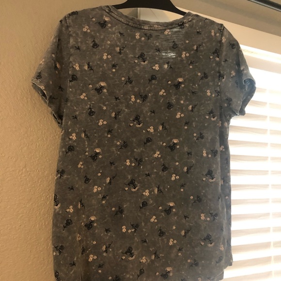 Old Navy Everywhere Tshirt - Picture 2 of 4